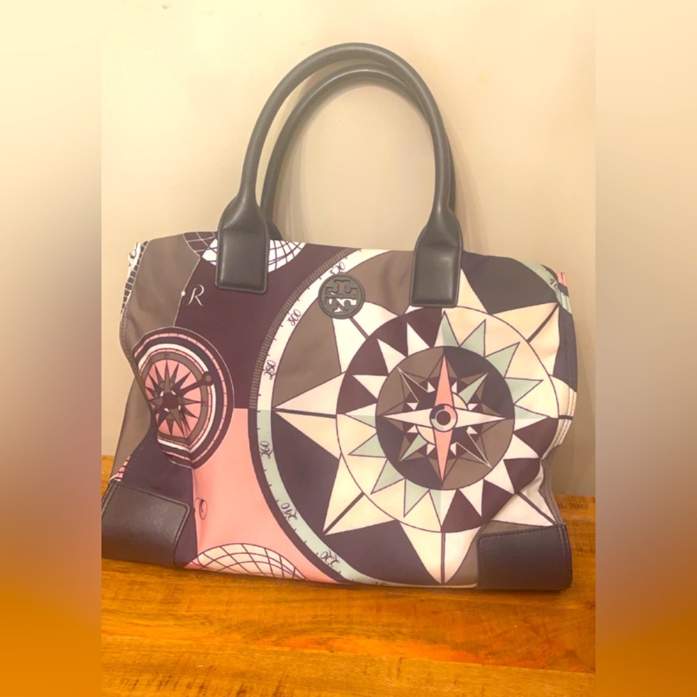 Gently used Tory Burch design tote super cute stylish and spacious